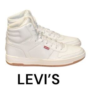 New authentic Levi’s signature designer high top men’s sneakers size 8 display